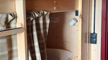 Shared Dormitory, Women only