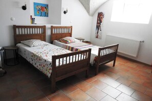 2 habitaciones, tabla de planchar con plancha y wifi gratis