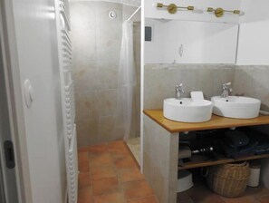 Dutxa, assecador de cabells i tovalloles 