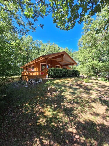 VILLAGE VACANCES le Lot. Chalet : Piscine, Tennis, Boulodrome, Jeux d'enfants.