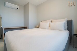 2 bedrooms, desk, iron/ironing board, WiFi