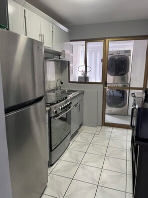 Microwave, oven, stovetop - Lovely Elegant 2-bedroom condo with Wi-Fi on vibrant ZONA RIO very secure (Tijuana)