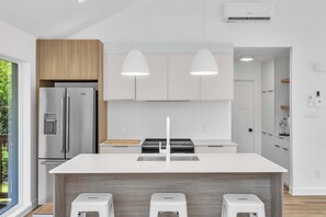 Fridge, microwave, oven, stovetop - Spa & River - Le Zenith (Saint-Côme)