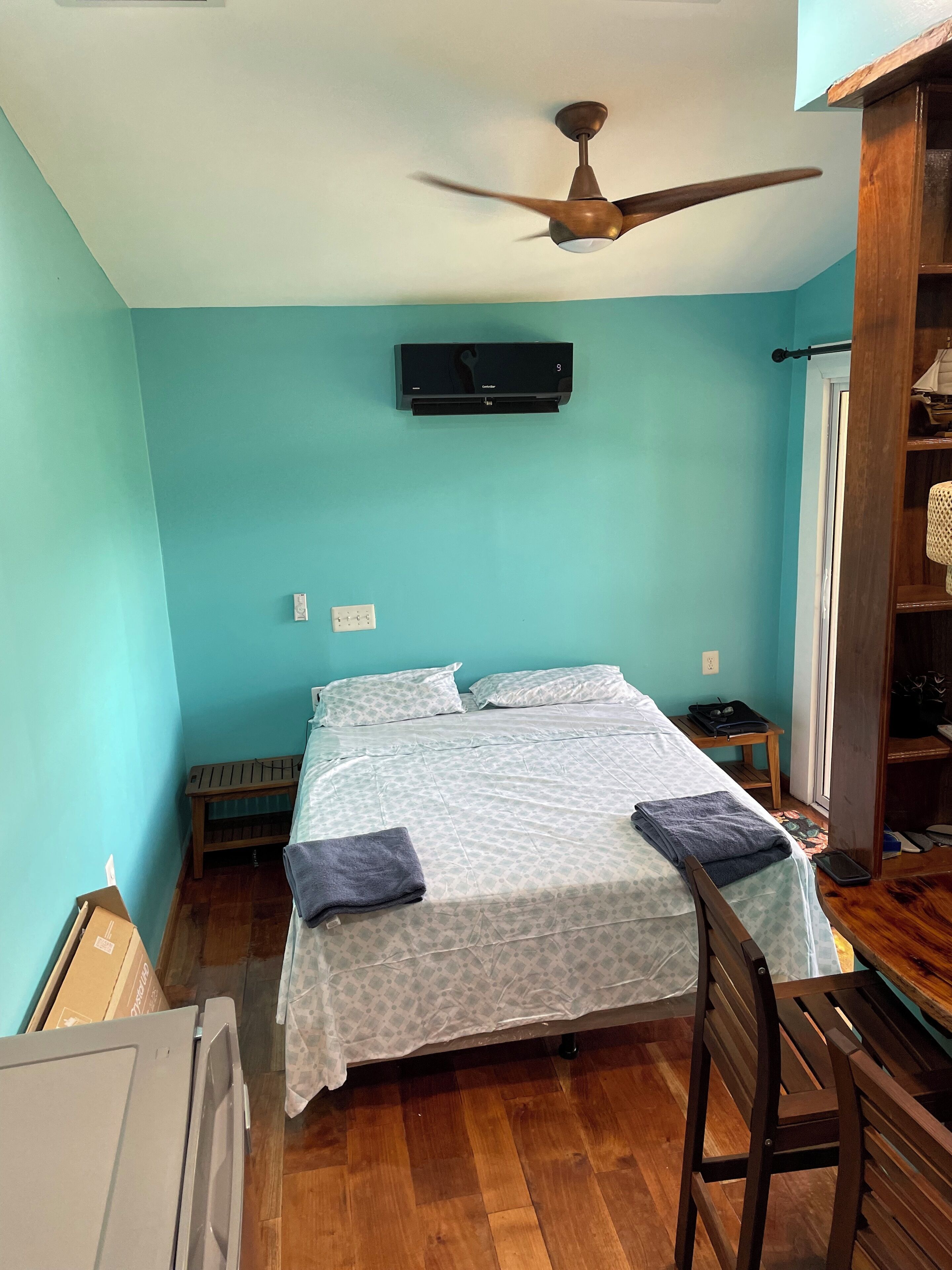 3 bedrooms, iron/ironing board, WiFi, bed sheets