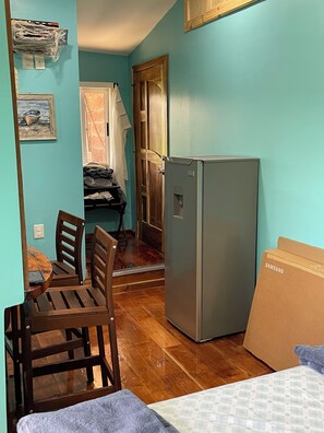 3 habitaciones, tabla de planchar con plancha, wifi y ropa de cama 