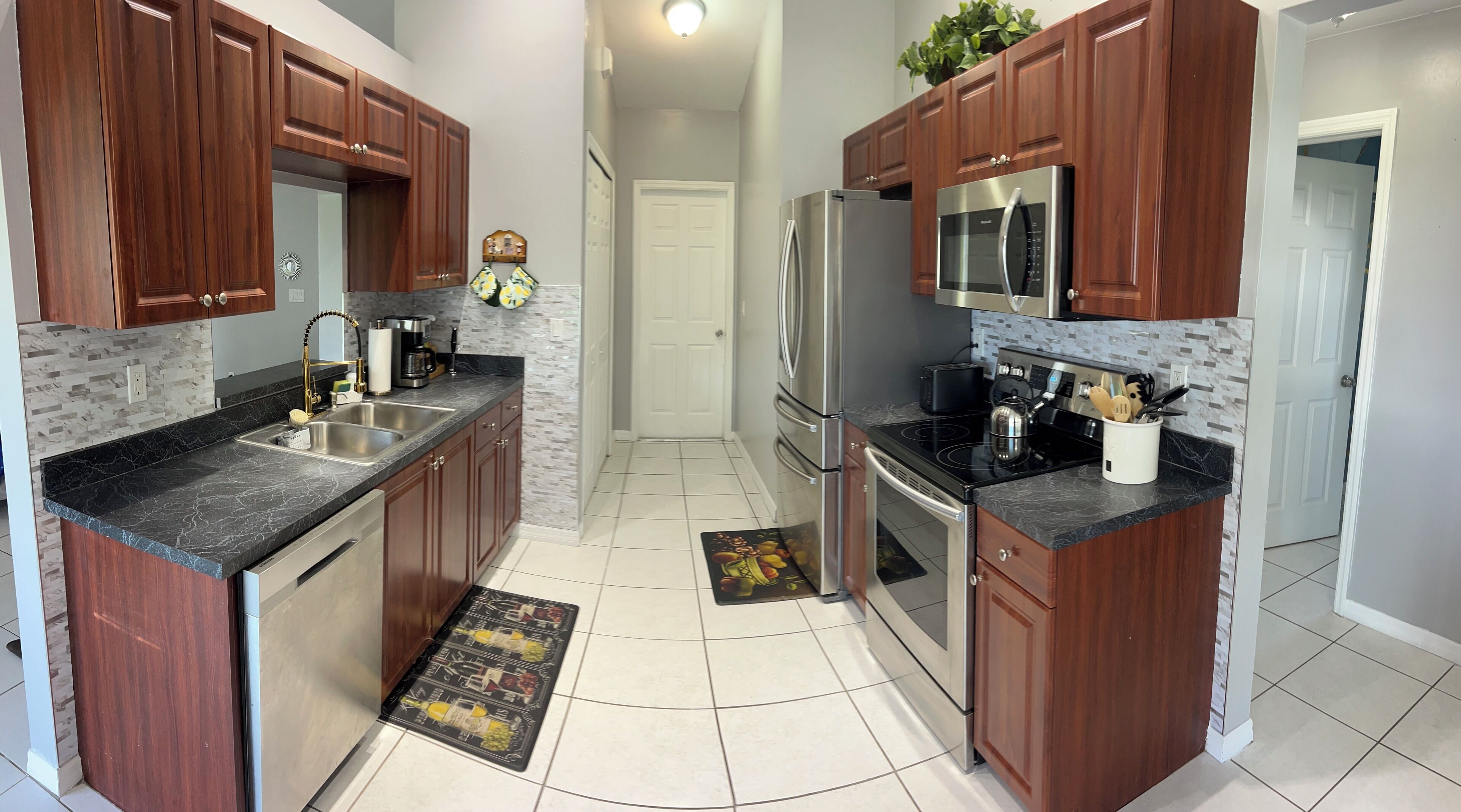 Microondas, horno, lavavajillas y toallas de papel 