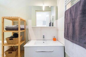 Apartment | Bathroom