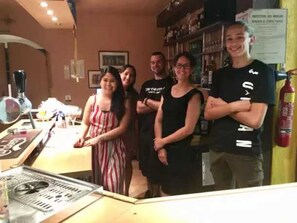 Bar (in der Unterkunft)