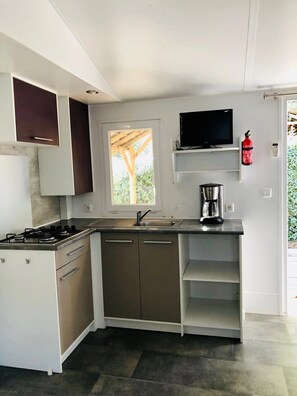 Fridge, microwave, stovetop, toaster