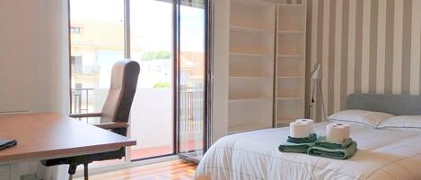 1 slaapkamer, een strijkplank/strijkijzer, wifi, beddengoed