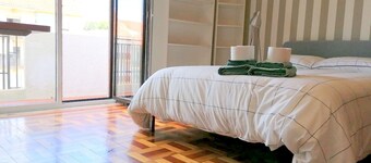 CQ3 ❤️ Cozy Bedroom with Balcony & Double Bed