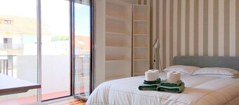 CQ3 ❤️ Cozy Bedroom with Balcony & Double Bed