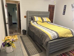 3 habitaciones, tabla de planchar con plancha, wifi y ropa de cama