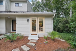 Exterior detail - Quietly Elevated Gainesville Guest Suite - The Perch at Misty Hollow (Gainesville)