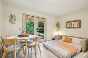 Dining - Quietly Elevated Gainesville Guest Suite - The Perch at Misty Hollow (Gainesville)