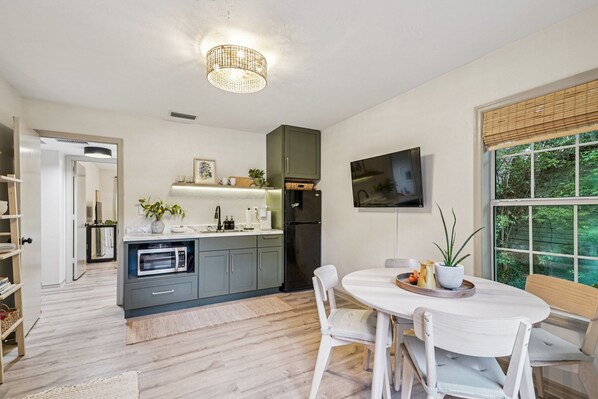 Mikrowelle, Geschirrspüler