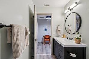 Interior - Quietly Elevated Gainesville Guest Suite - The Perch at Misty Hollow (Gainesville)