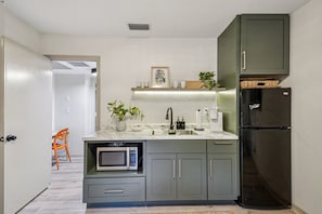 Microwave, dishwasher