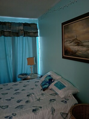 WiFi, bed sheets