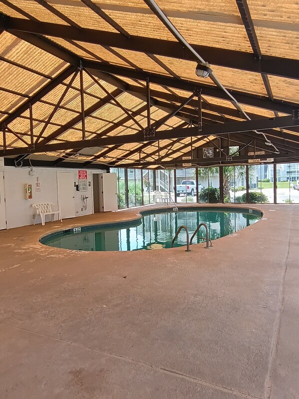 Innendørsbasseng og utendørsbasseng