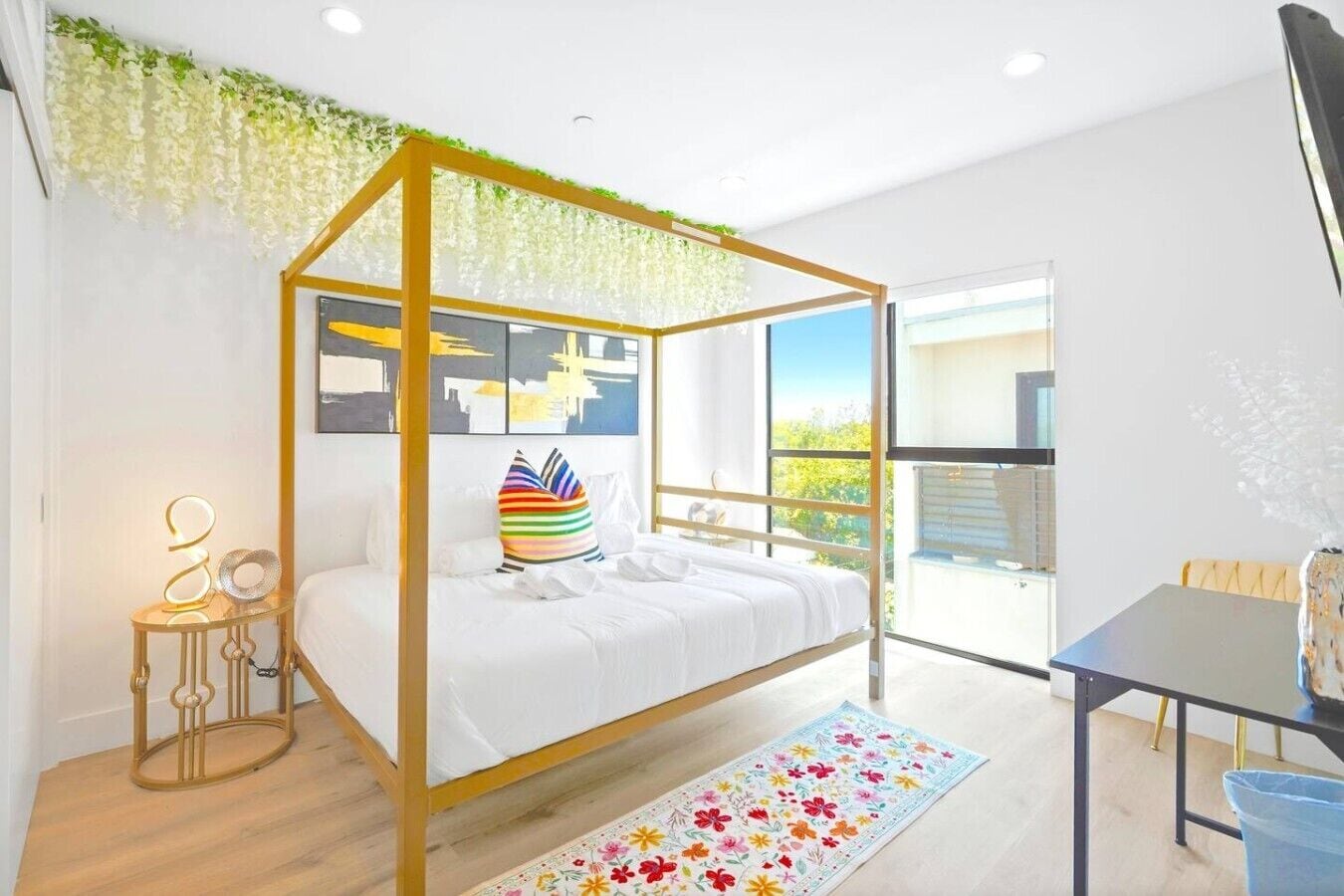Desk, iron/ironing board, WiFi, bed sheets