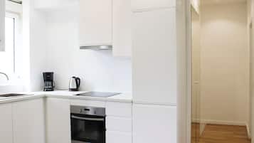 Køleskab, ovn, opvaskemaskine, kaffe-/temaskine