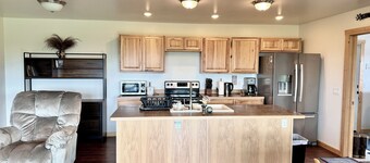 Touch of Alaska: Volcano Vista - Full House with Views