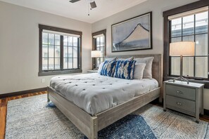 4 Schlafzimmer, Schreibtisch, Bügeleisen/Bügelbrett, kostenloses WLAN