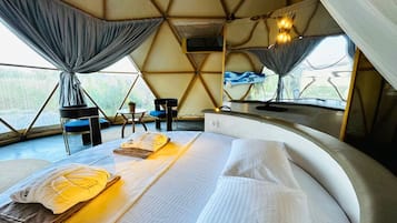 Deluxe Tent, Patio