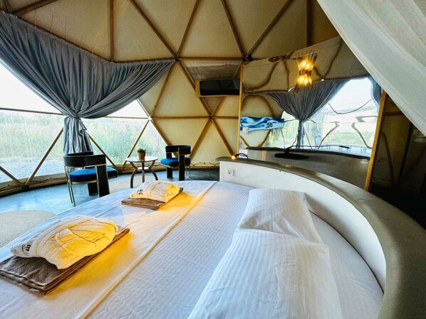Premium bedding, minibar, desk, blackout curtains