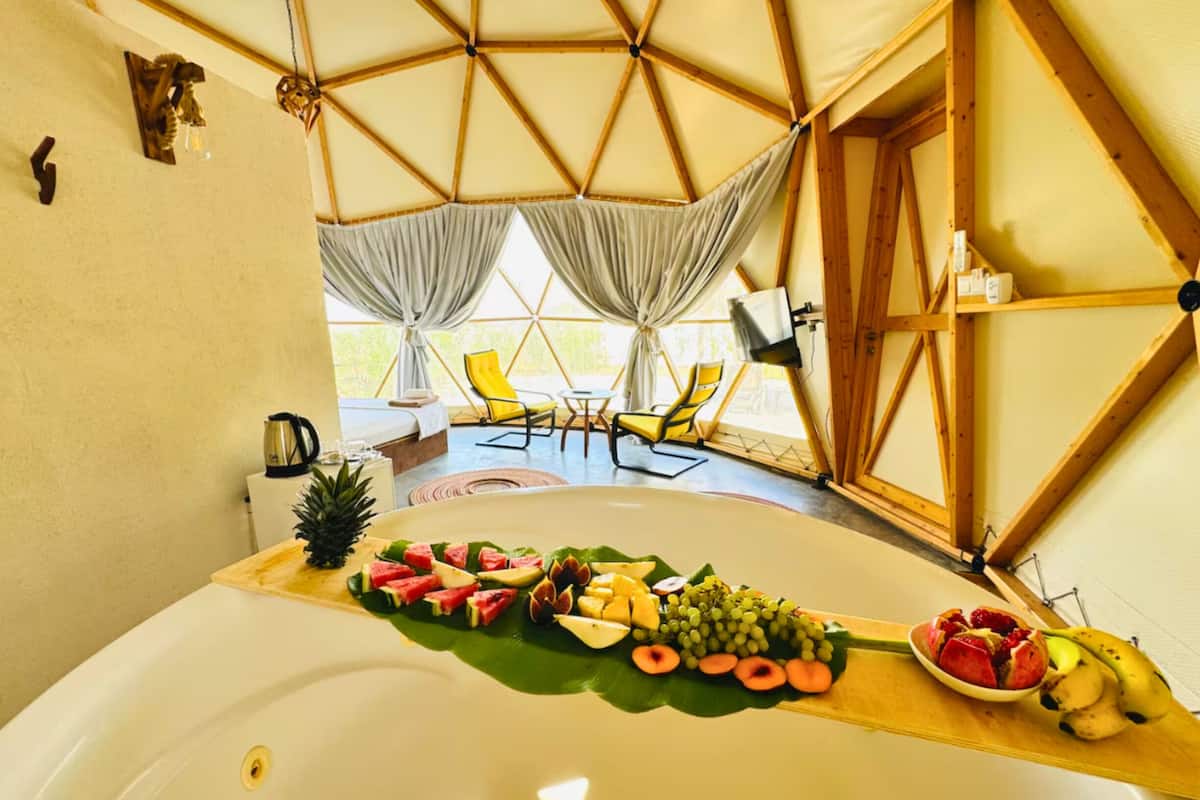 Hochwertige Bettwaren, Minibar, Schreibtisch, Verdunkelungsvorhänge