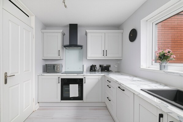 Fridge, microwave, oven, stovetop