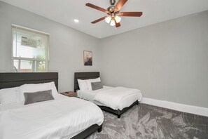 3 bedrooms, iron/ironing board, WiFi, bed sheets