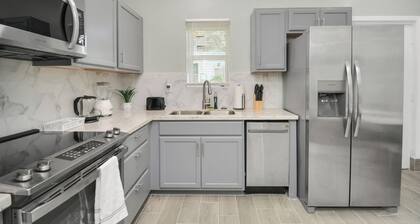 Modern 3BR Houston Home Ideal for Long Stays Near Downtown