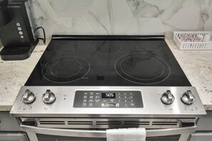 Microondas, horno, parrilla de estufa y lavavajillas 
