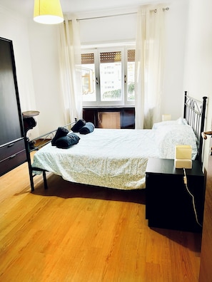 1 chambre, fer et planche à repasser, lit parapluie, Wi-Fi gratuit