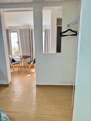 Deluxe-Vierbettzimmer | Schrank