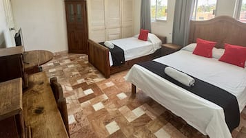 Habitación triple estándar | Wifi gratis y ropa de cama