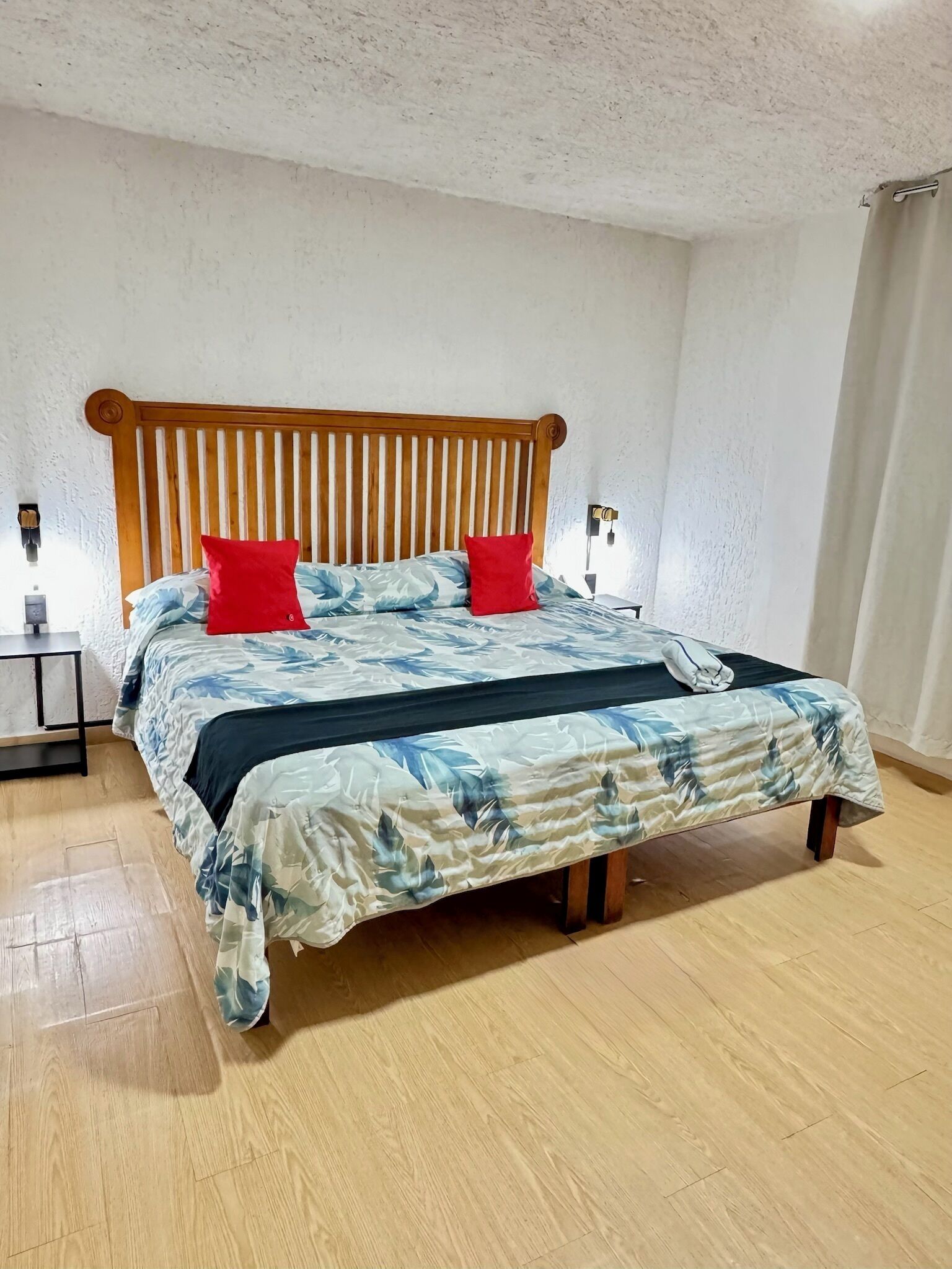 Free WiFi, bed sheets