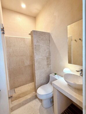 Luxury Apartment | Bathroom