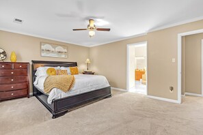 3 habitaciones, tabla de planchar con plancha, wifi y ropa de cama