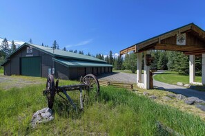 Miscellaneous - Fishing Escape in the Woods (Eureka)