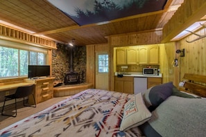Desk, WiFi, bed sheets