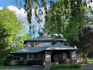 Exterior - Lake Champlain - Historic Adirondack Lakefront - Sleeps 14 (Westport)