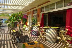 Trailer | Opções para refeição ao ar livre