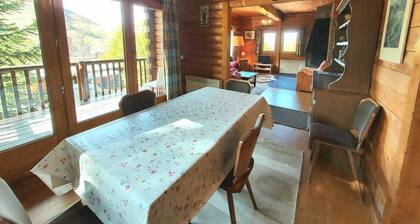 Chalet, 300m from ski slopes, 2nd floor, balcony, ski locker, 105m², La Plagne