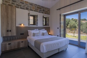 9 chambres, coffre-fort, fer et planche à repasser, lit de bébé portatif