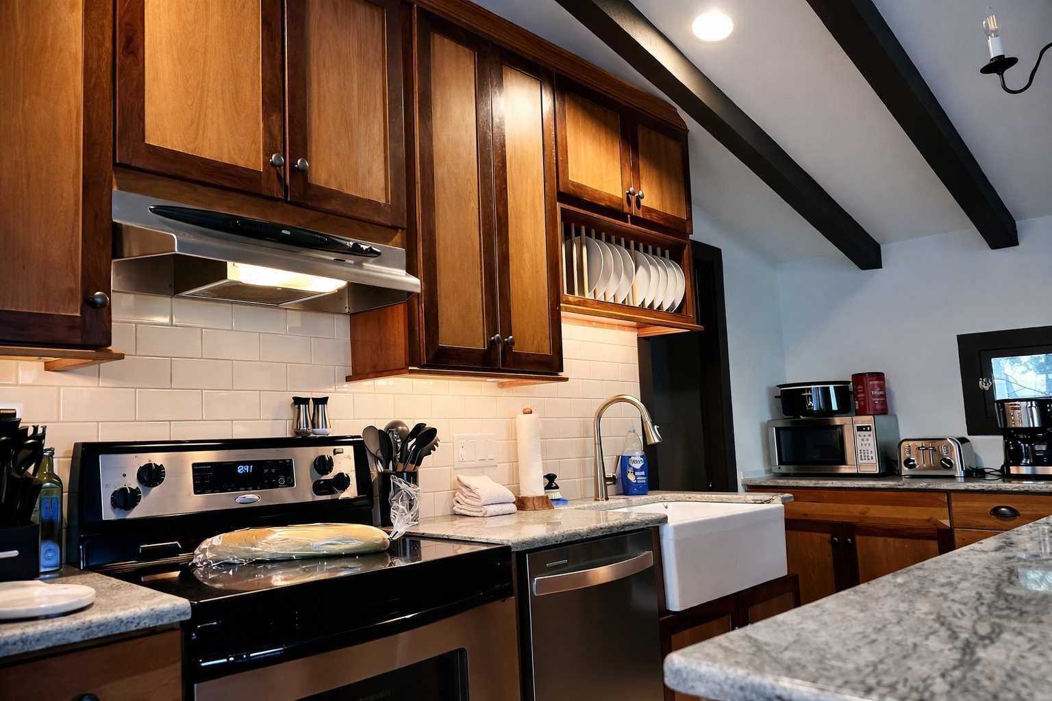 Coffee/tea maker, fridge, microwave, oven