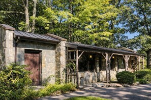 Unclassified image, 4 of 16, button