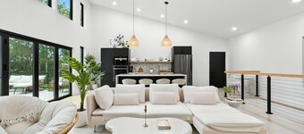 Experience Happie Space on Snow Lake, a Cozy Lakefront Retreat with Privacy